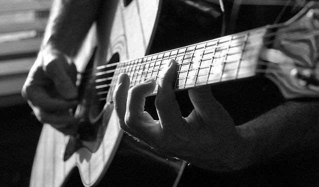 28 Popular & Easy Guitar Songs Using Only 4 Chords