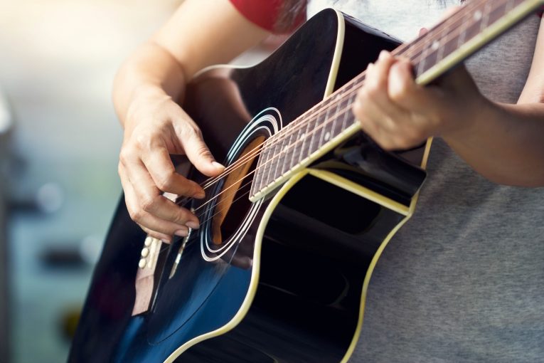 7 Best Guitar Apps Help You Better Master Guitar