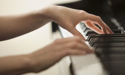 8 Easy Piano Finger Exercises for Beginners