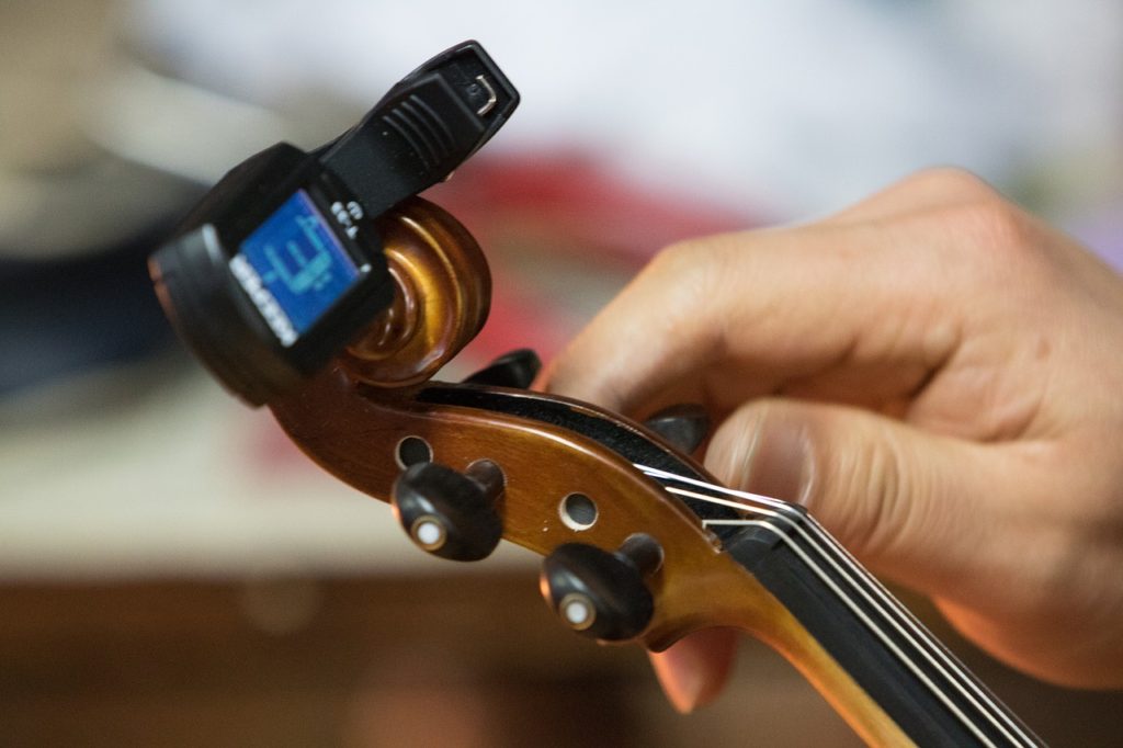 Guitar tuner